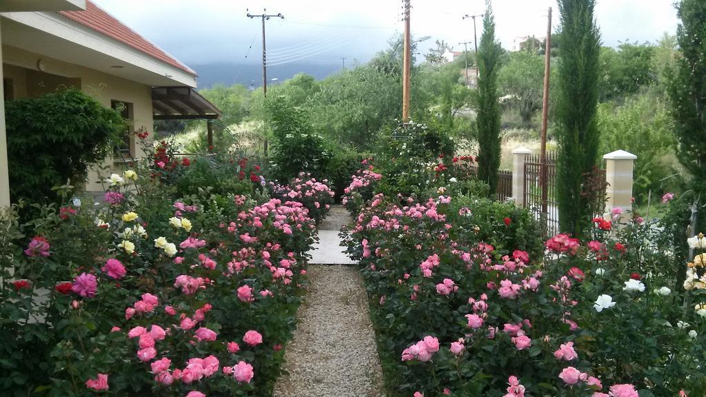 Roses Villa Trimiklini Eksteriør billede